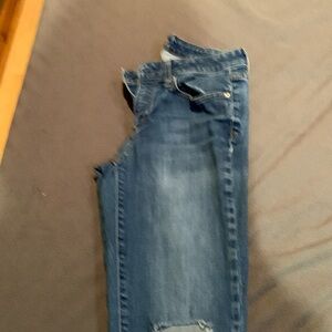 Women’s skinny distressed jeans